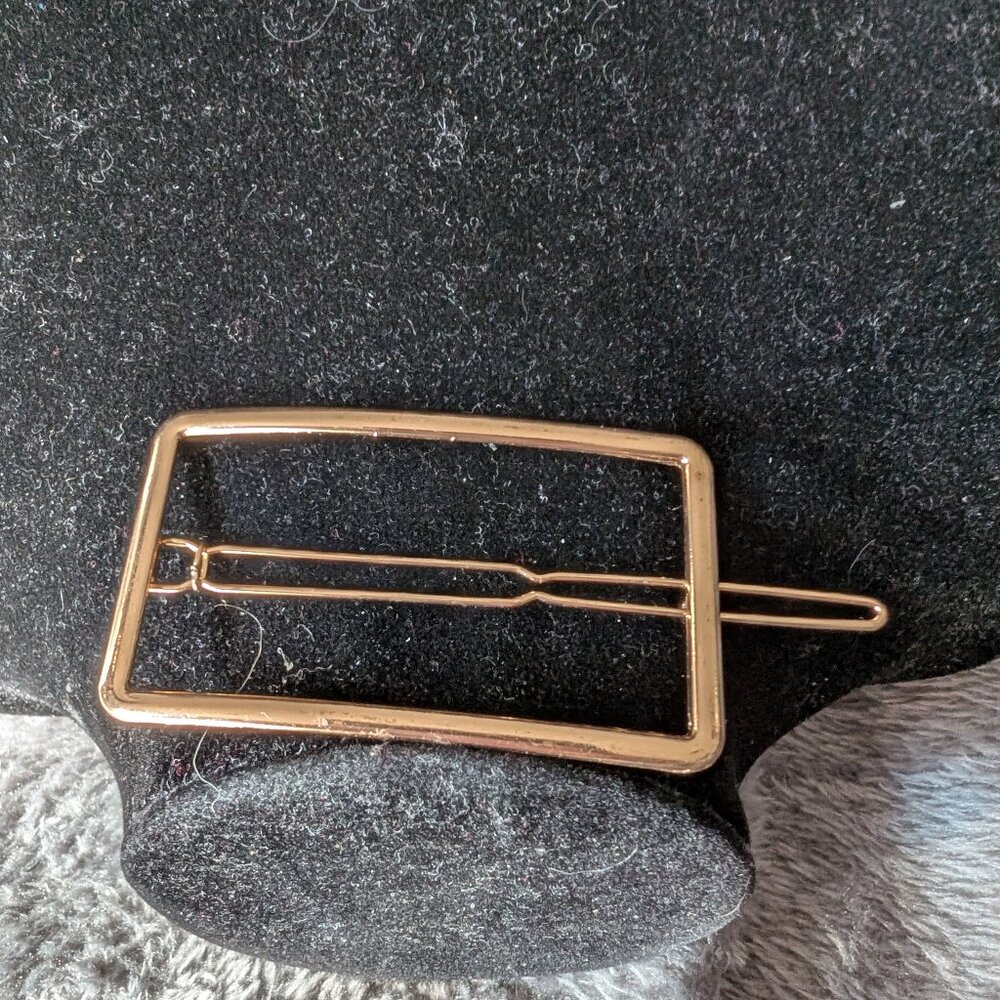 Gold tone hair barrette #24